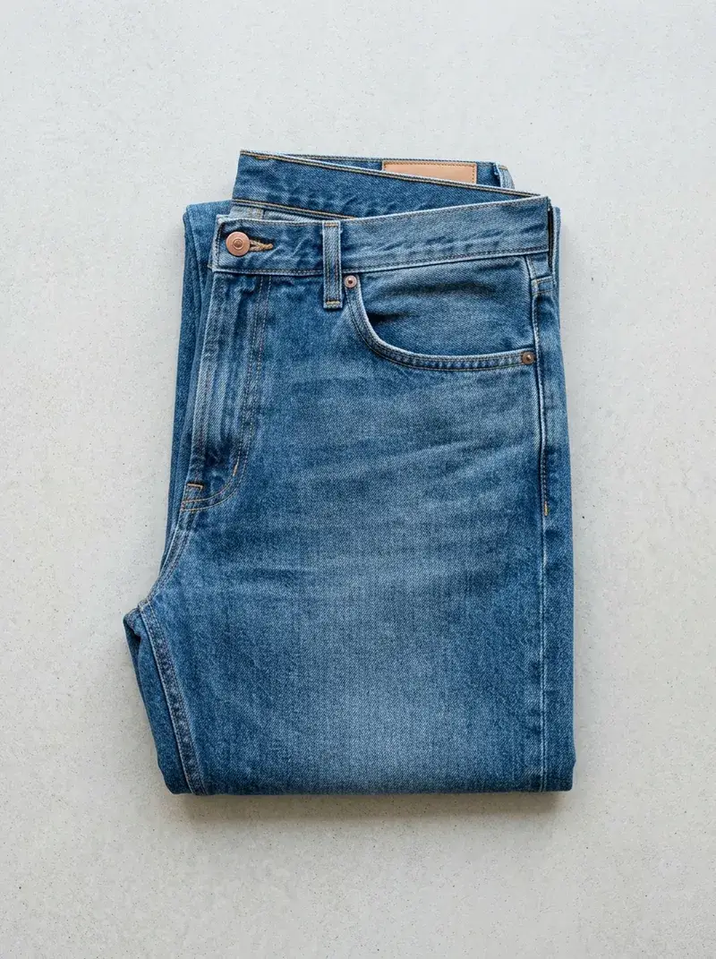 Jeans product photo before virtual try-on